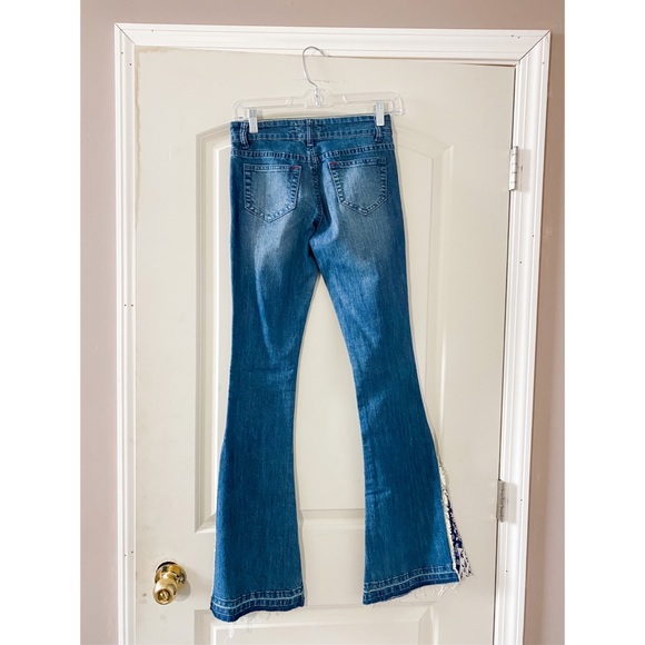 WHITE CROWπ¦ Indie Light Wash Flare Jeans - Picture 4 of 6